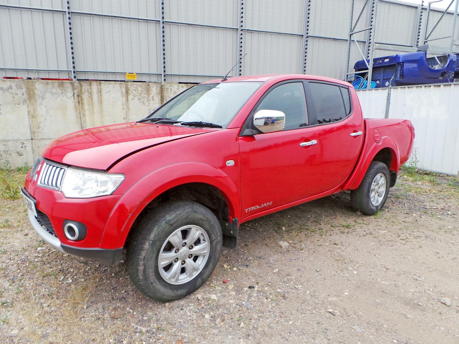 Image for a MITSUBISHI L200 2013 4 Door Pickup Breaking