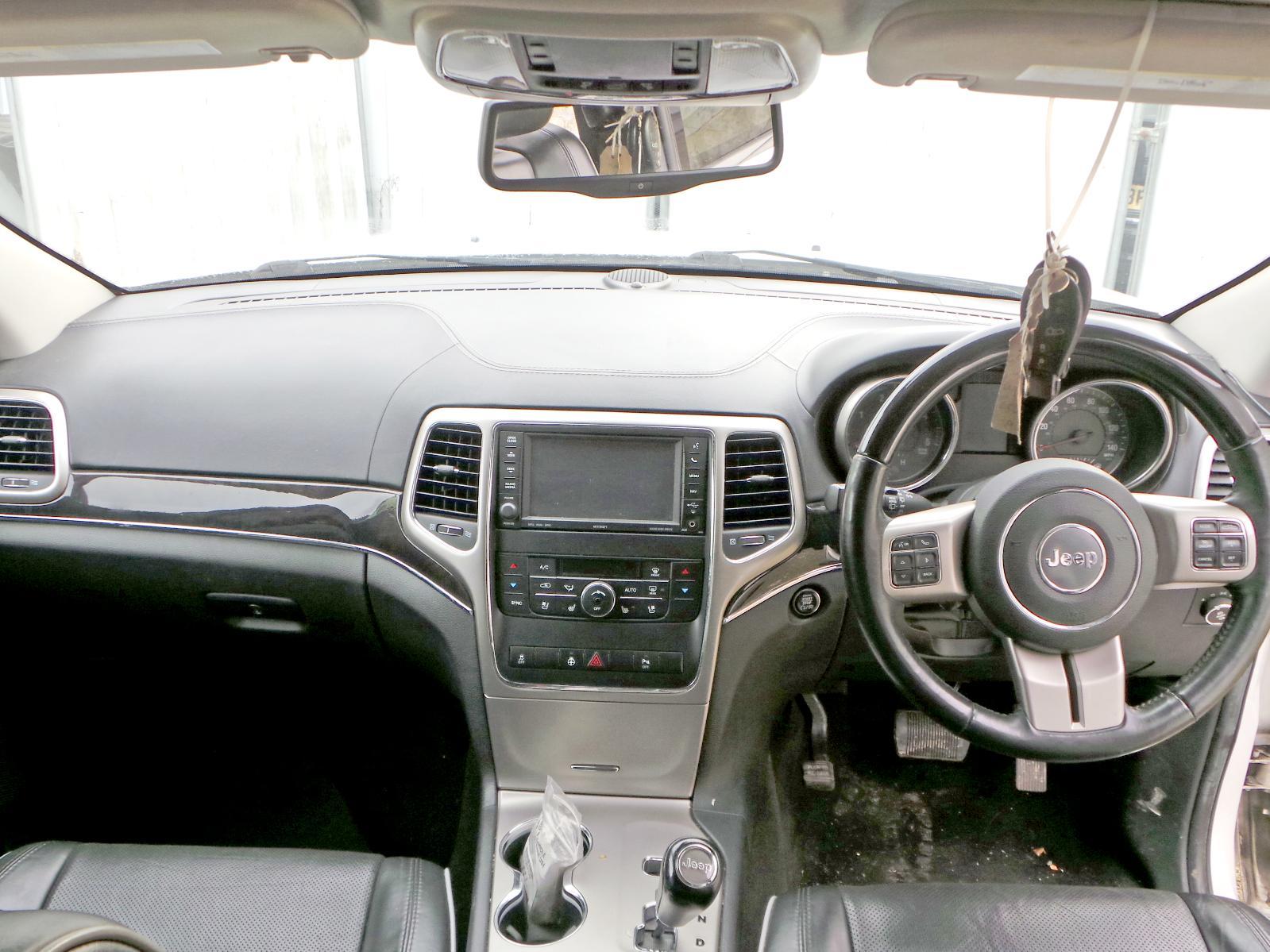 View JEEP GRAND CHEROKEE 2013 5 Door Estate Breaking