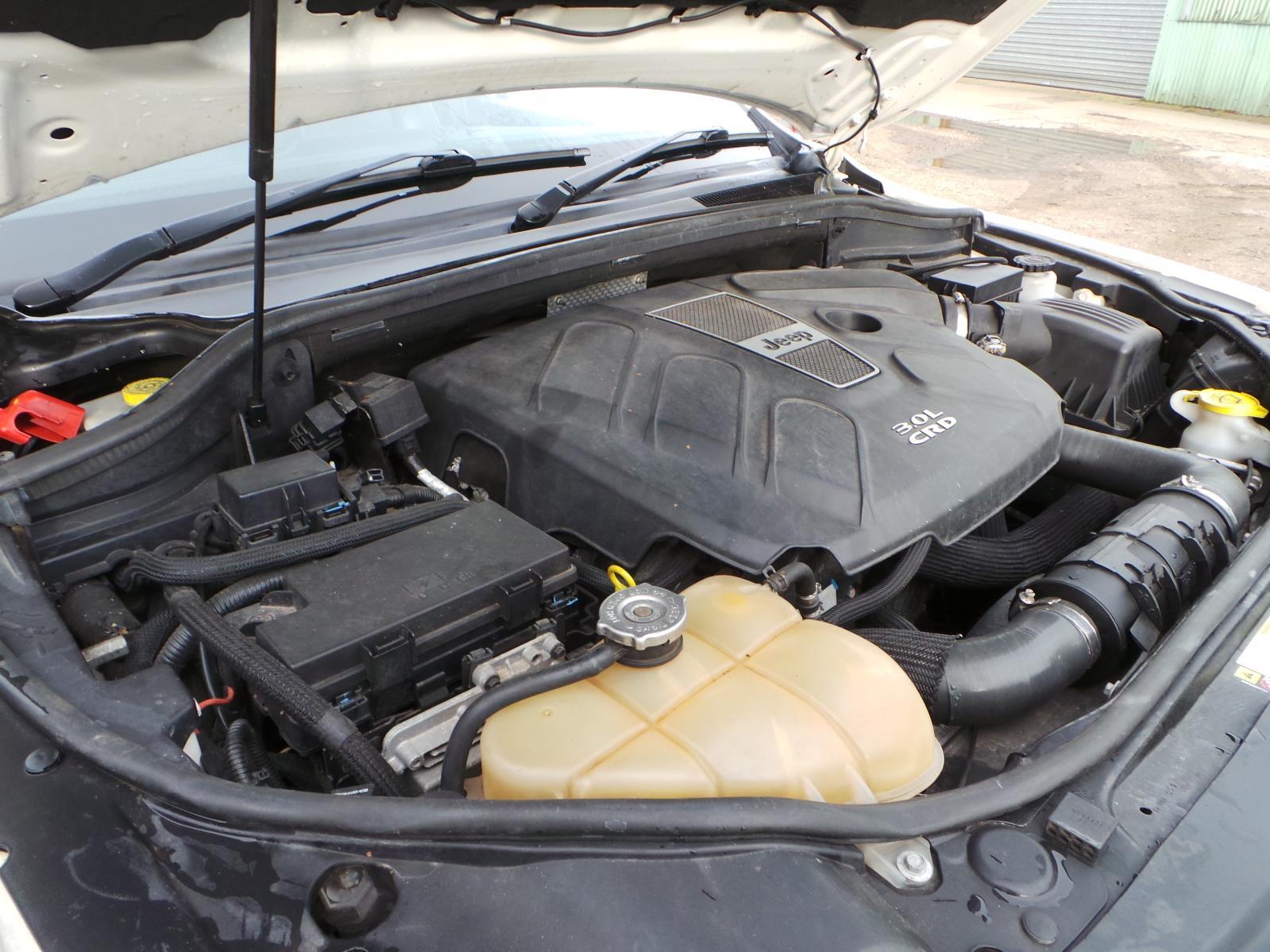 View JEEP GRAND CHEROKEE 2013 5 Door Estate Breaking