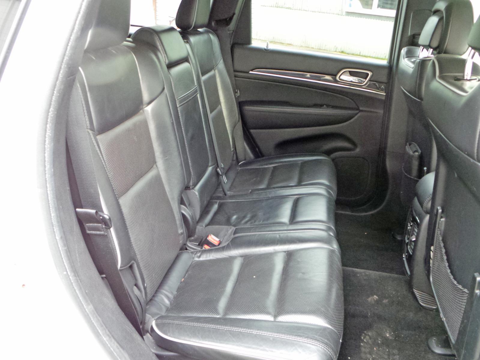 View JEEP GRAND CHEROKEE 2013 5 Door Estate Breaking