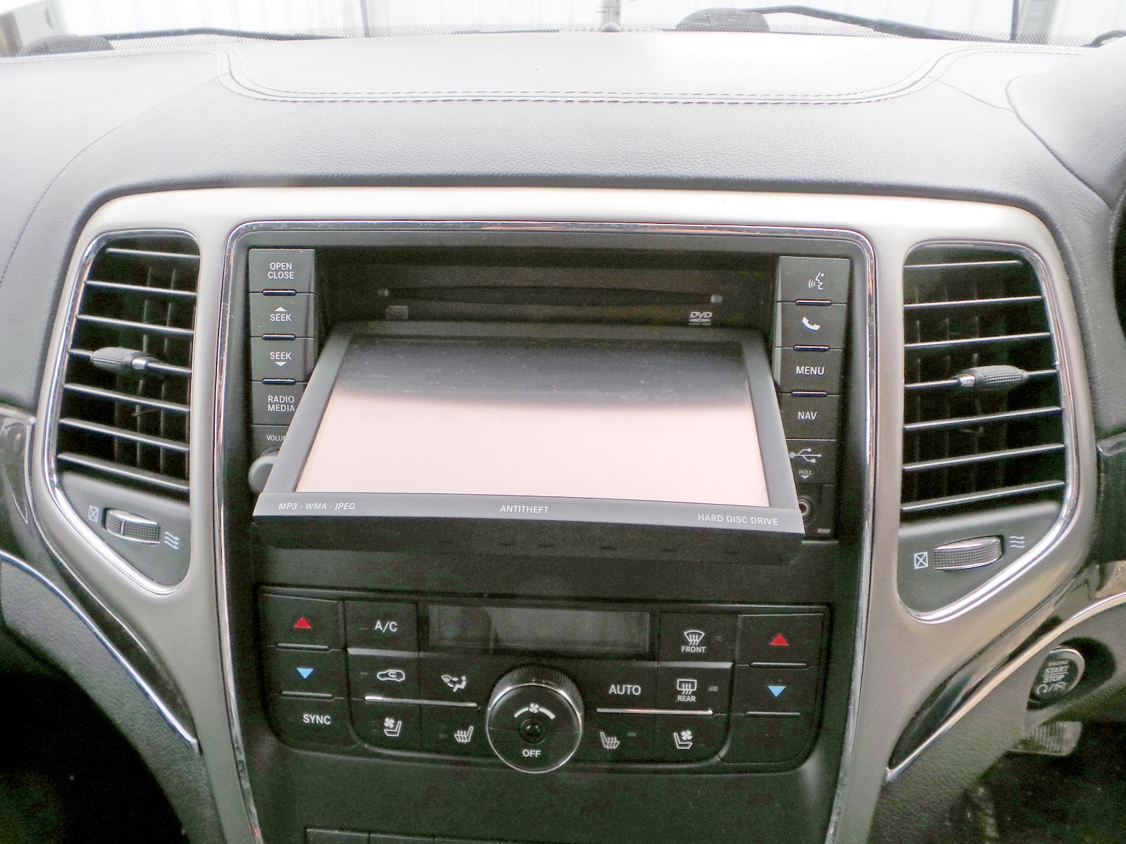 View JEEP GRAND CHEROKEE 2013 5 Door Estate Breaking