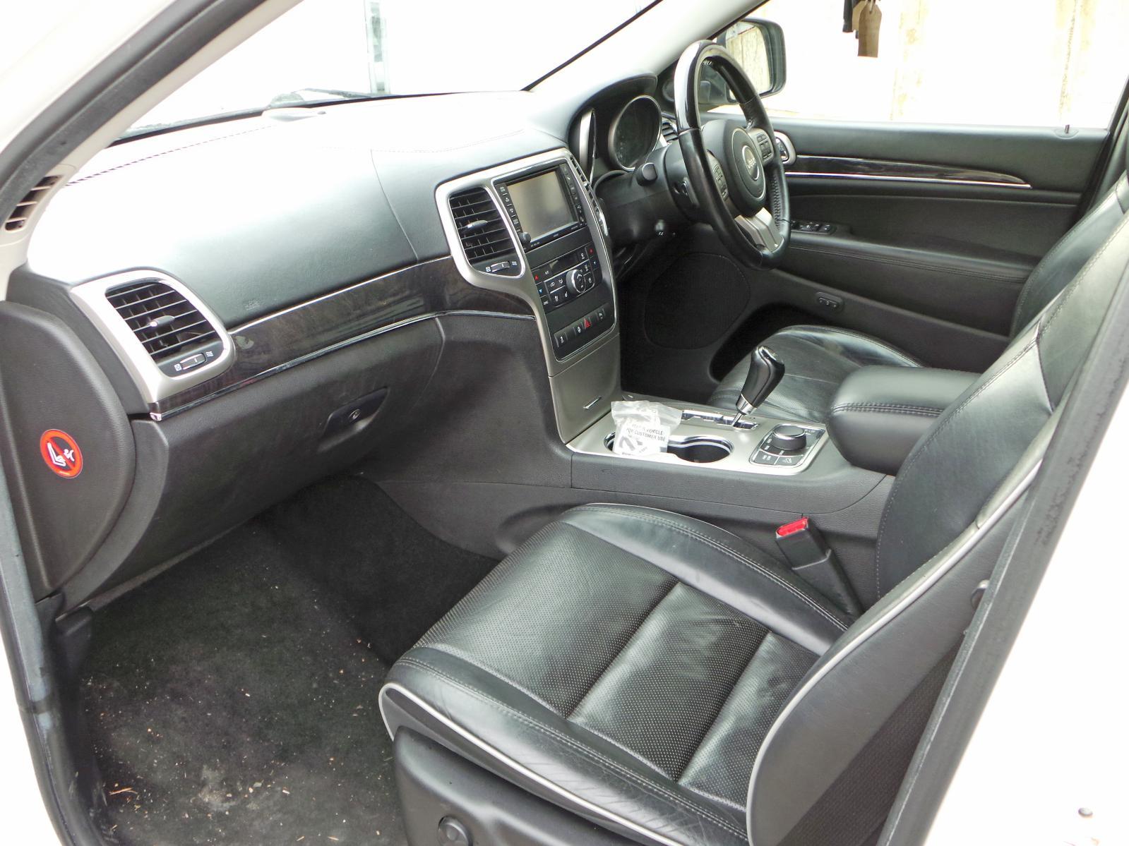 View JEEP GRAND CHEROKEE 2013 5 Door Estate Breaking