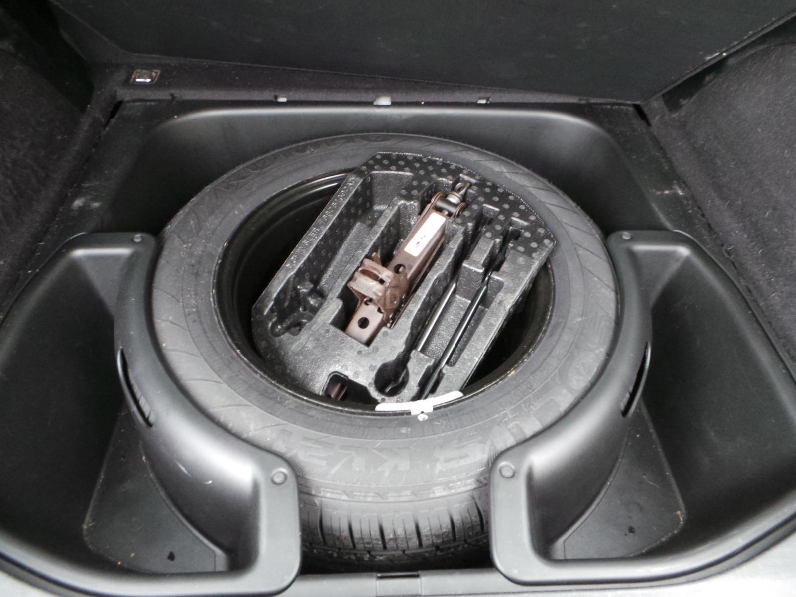 View JEEP GRAND CHEROKEE 2013 5 Door Estate Breaking
