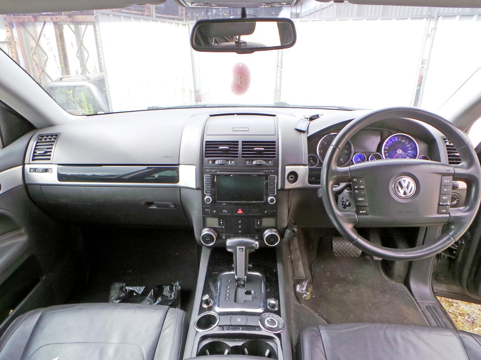 View VOLKSWAGEN TOUAREG 2008 5 Door Estate Breaking