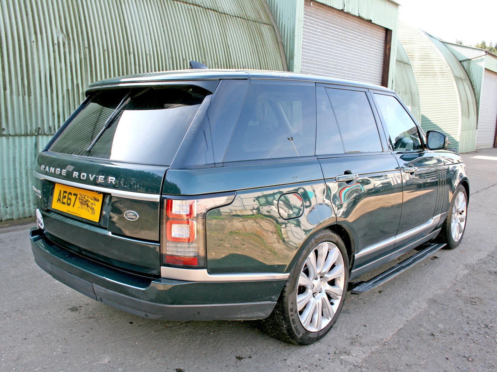 View LAND ROVER RANGE ROVER 2017 5 Door Estate Breaking