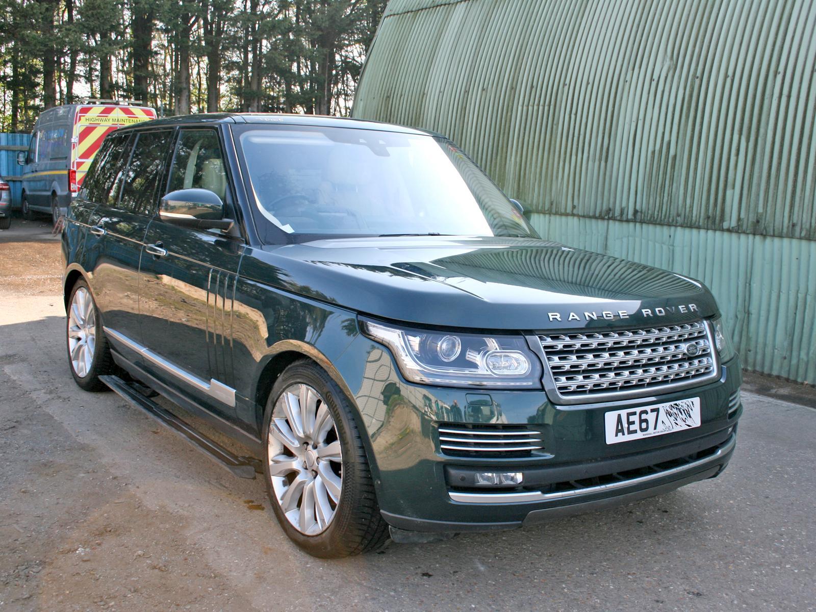 View LAND ROVER RANGE ROVER 2017 5 Door Estate Breaking