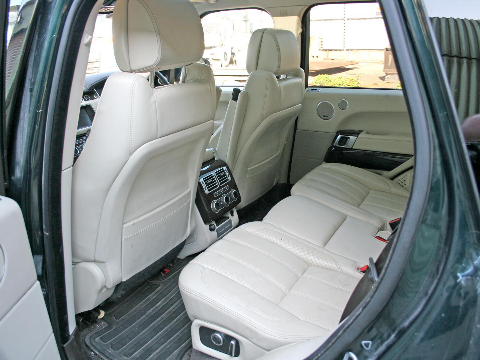 View LAND ROVER RANGE ROVER 2017 5 Door Estate Breaking